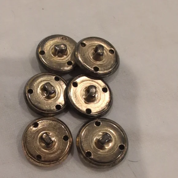 Buttons Gold Circular Design - Picture 3 of 3